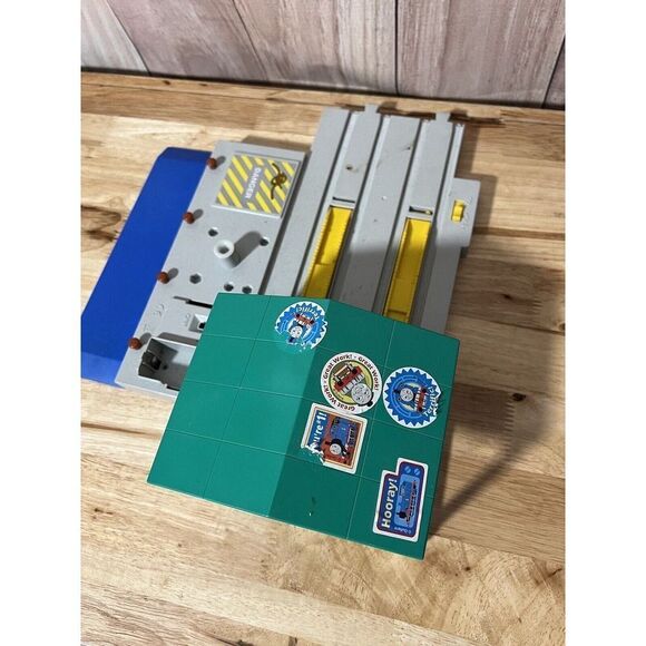 Britt Allcroft TOMY 1999 train station Not Working - Picture 5 of 10